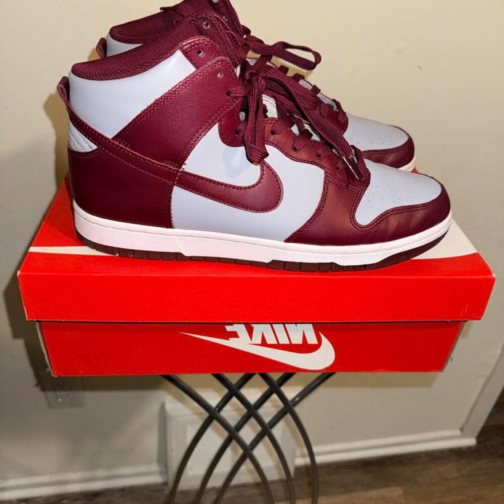 Mens burgundy and grey dunks sz 11.5